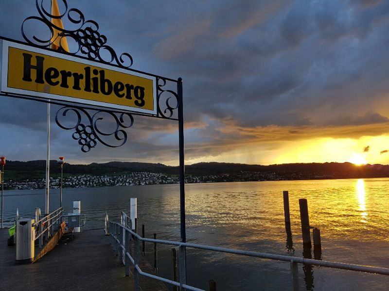 2017(Mai)14_il Faro Herrliberg Restaurant Sonnenuntergang.jpg